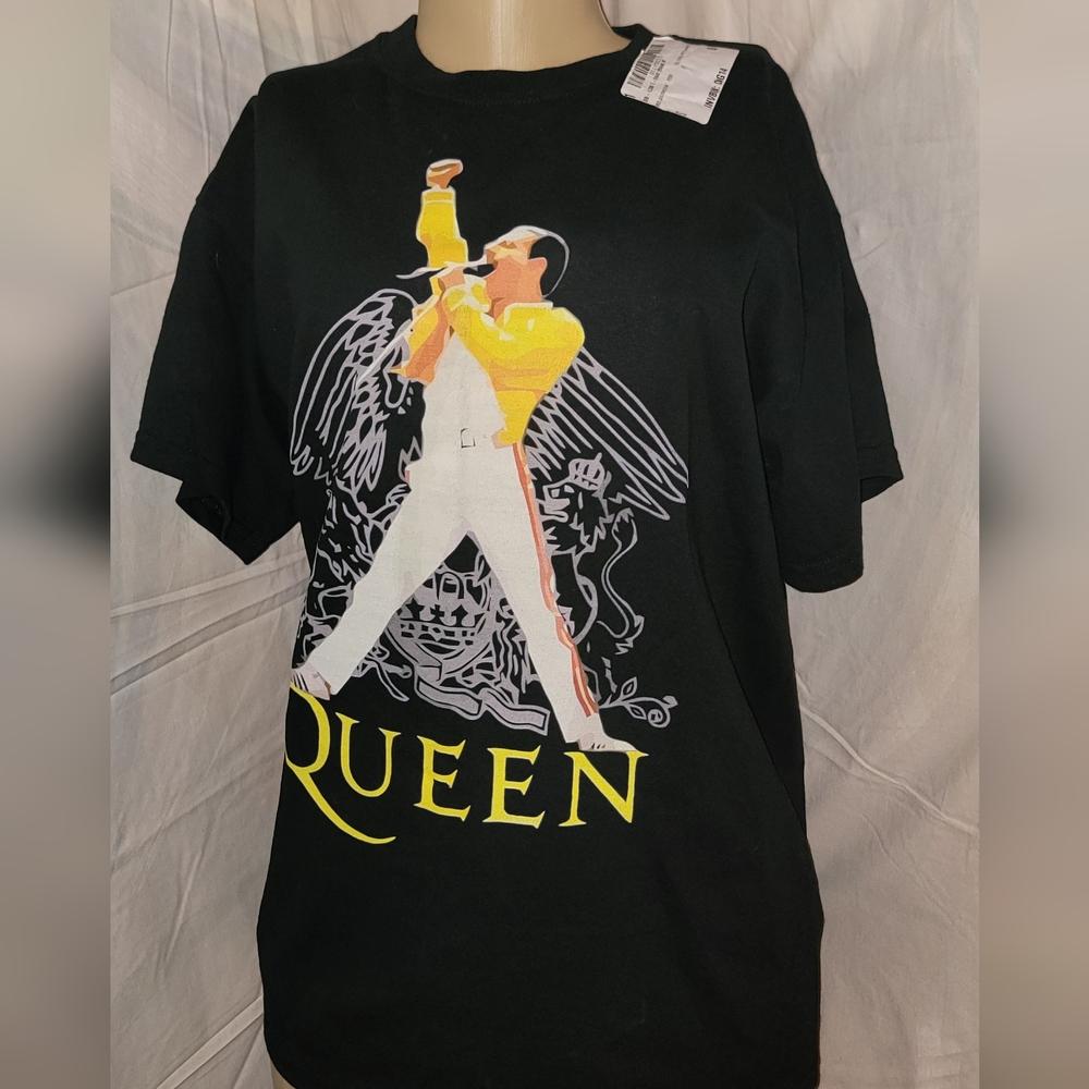 Queen shirt size m